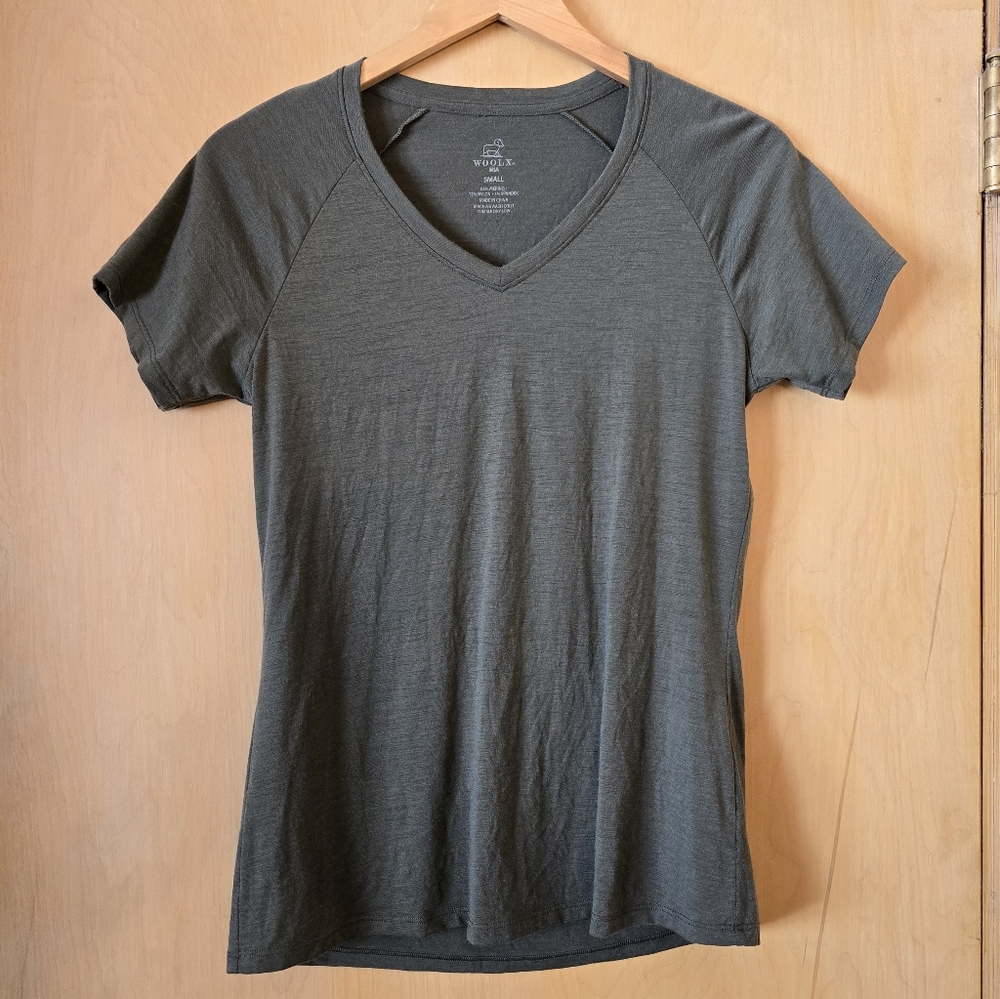 Woolx Mia Women's V-Neck Short Sleeve Tee — Deep Fern, Size Small